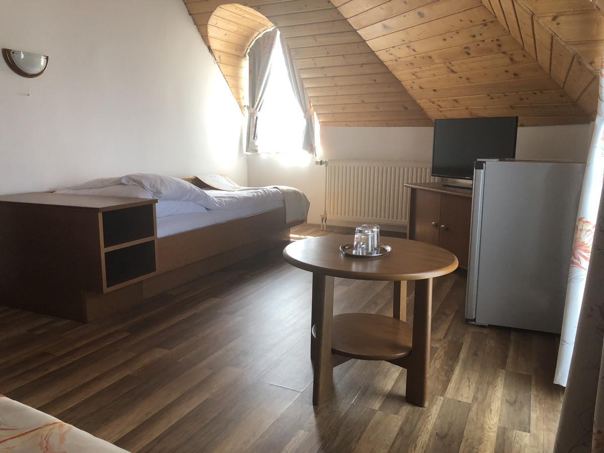 Zoeldteto Panzio Bed & Breakfast Balatonfüred Екстериор снимка