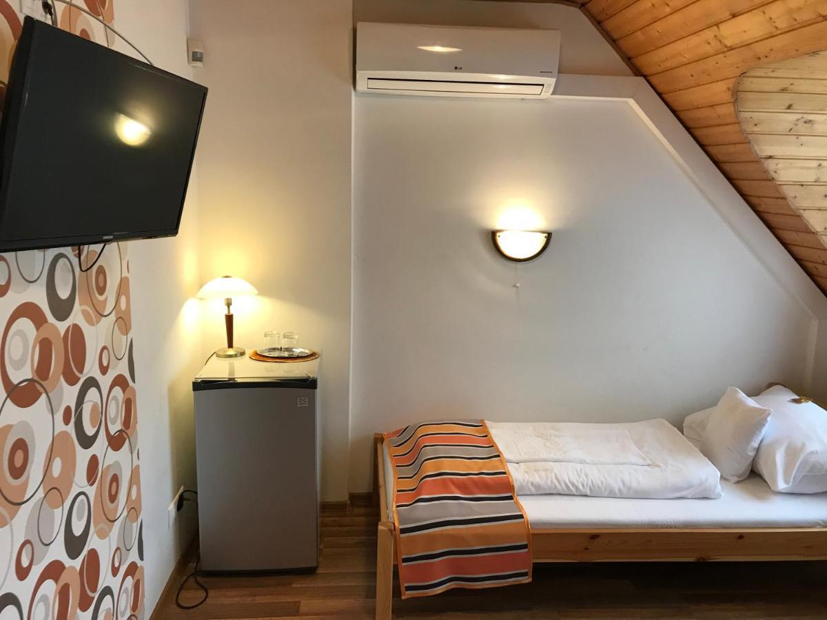 Zoeldteto Panzio Bed & Breakfast Balatonfüred Екстериор снимка