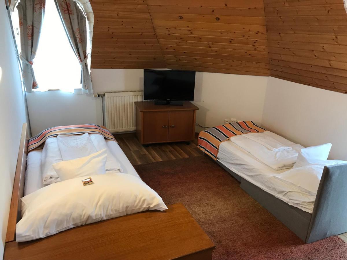 Zoeldteto Panzio Bed & Breakfast Balatonfüred Екстериор снимка