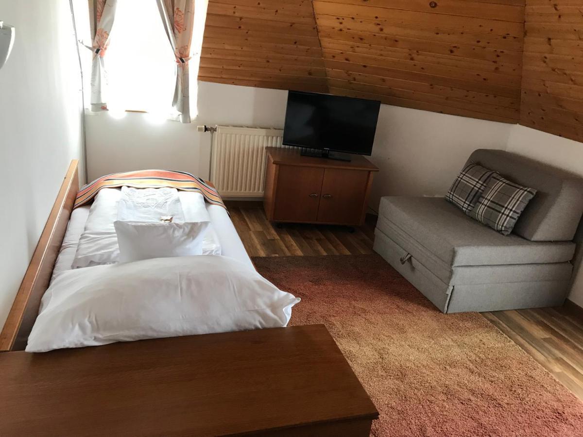 Zoeldteto Panzio Bed & Breakfast Balatonfüred Екстериор снимка